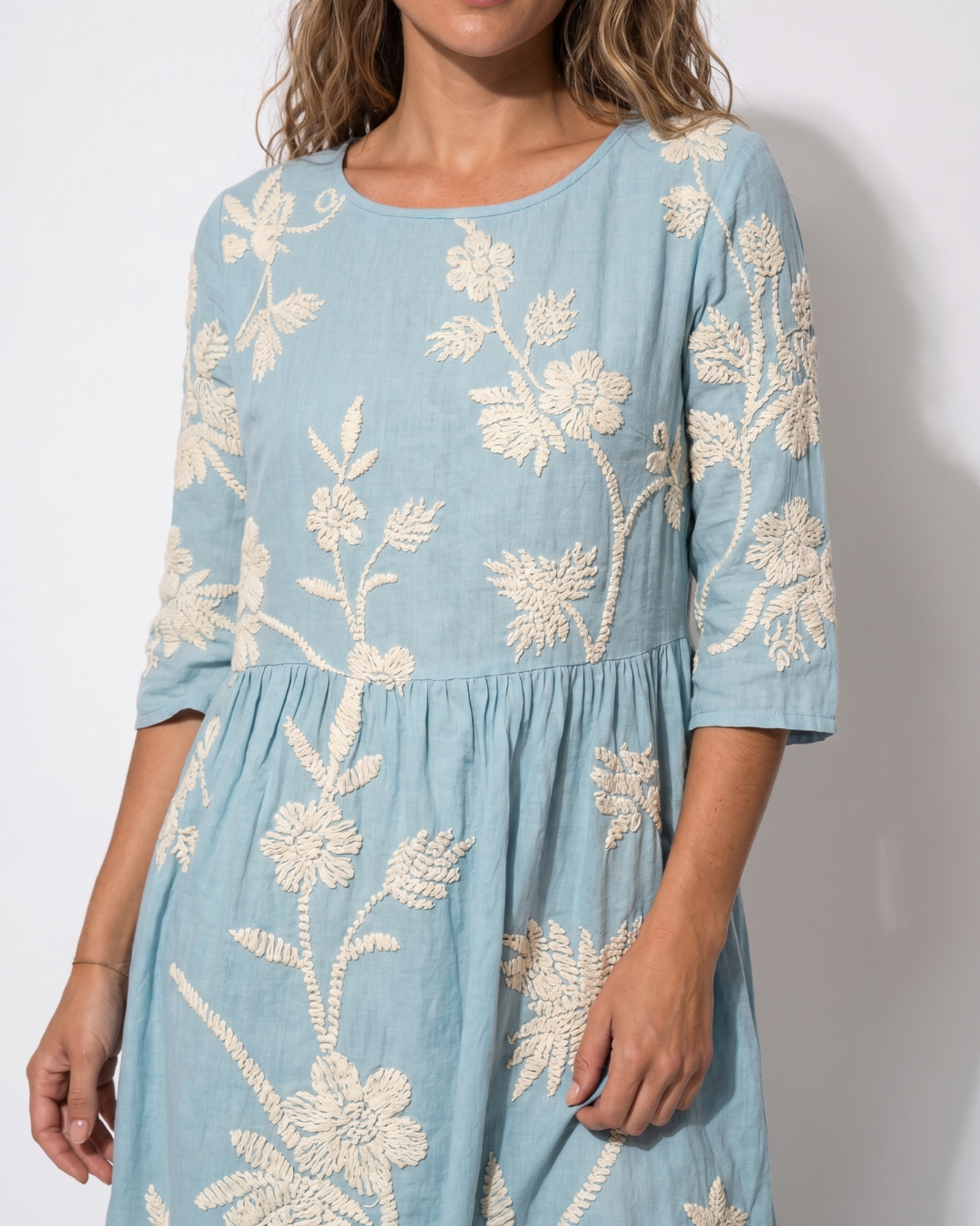 Valnera™| Vestido Bordado Amalfi