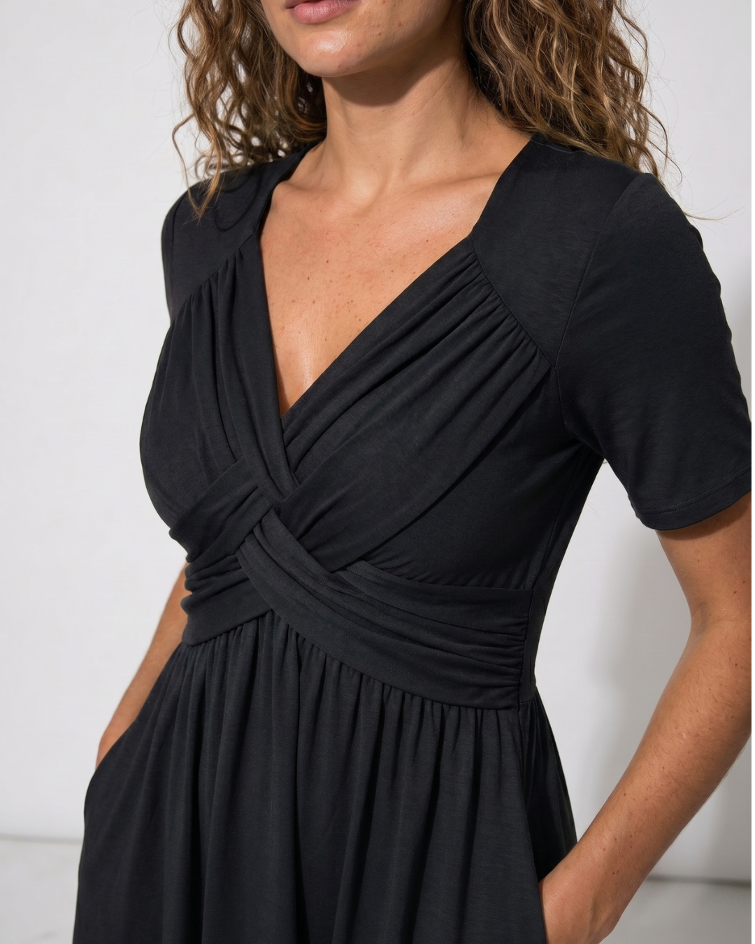 Valnera™| Elegante vestido cruzado con escote en V